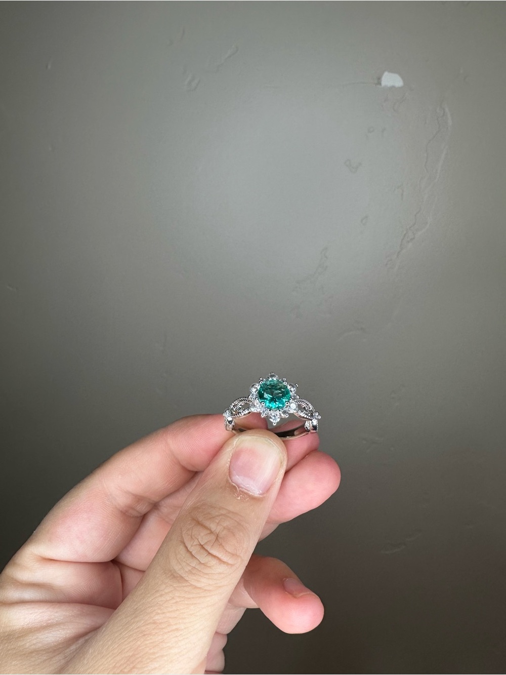 Elegant Silver Flower Ring with Green Center Stone Size 10